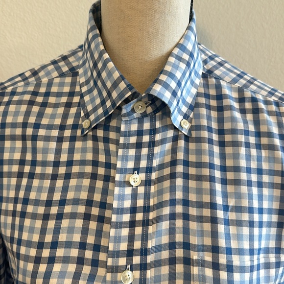 Men’s Vineyard Vines Button Down Shirt - Picture 2 of 3